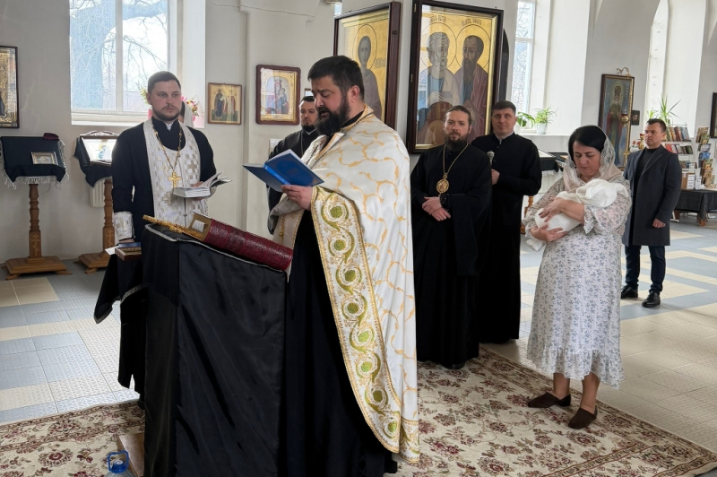 Правящий Архиерей Россошанской епархии принял участие в Таинстве Крещения над младенцем Митрофаном