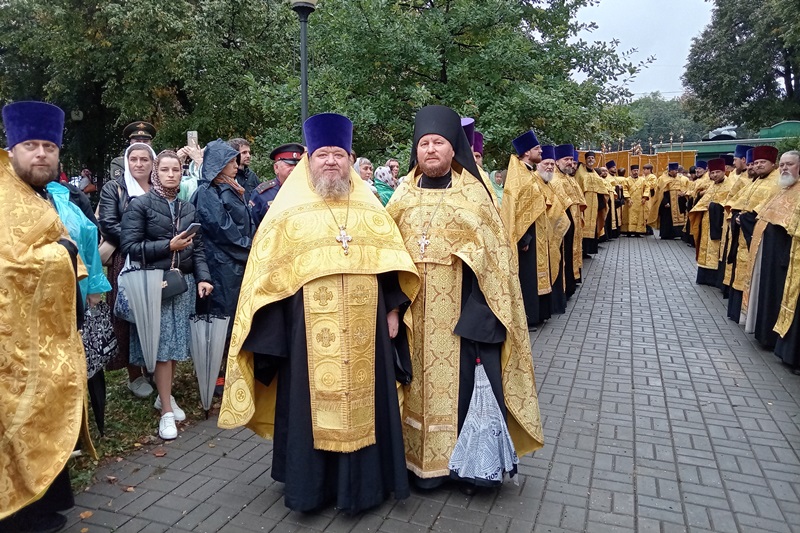 Духовенство и миряне Богучарского благочиния приняли участие в общегородском крестном ходе в Воронеже