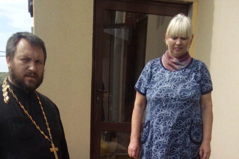 Настоятель храма Архистратига Божия Михаила встретился с беженцами, прибывшими в Воробьёвский район из Украины