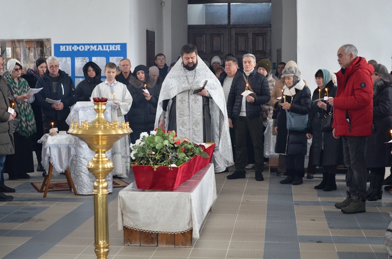 В Казанском храме города Павловска отпели новопреставленную рабу Божию Людмилу, руководителя танцевального коллектива «Людмила»