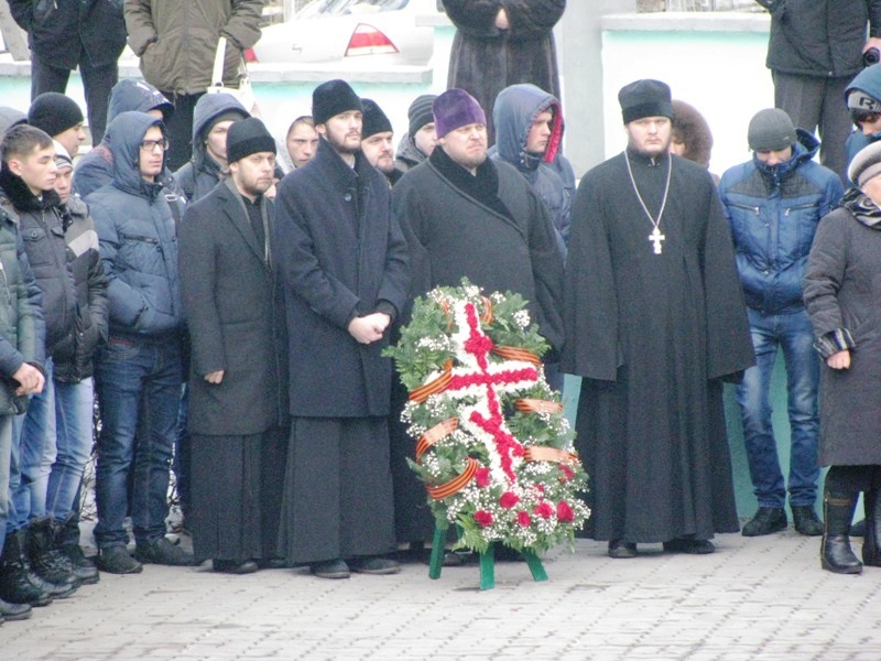 У мемориала на Центральной братской могиле Россоши состоялся митинг, посвященный 73-й годовщине освобождения Россоши и Россошанского района от немецко-фашистских захватчиков