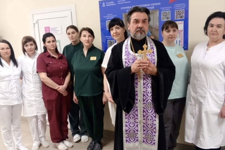 Священнослужитель совершил молебен в женской консультации Кантемировской районной больницы