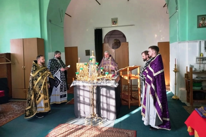 Соборная служба в храме благоверного Александра Невского села Петровка