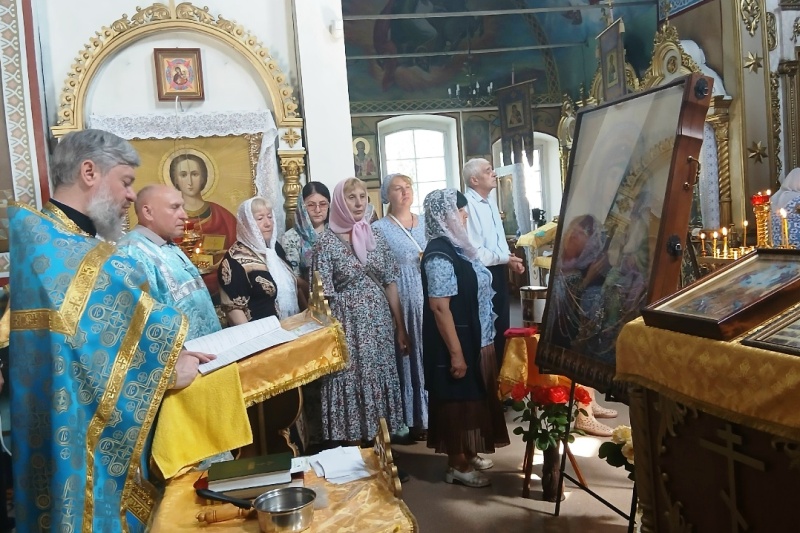 Состоялось принесение иконы Божией Матери «Оршанская» в храм Преображения Господня города Острогожска