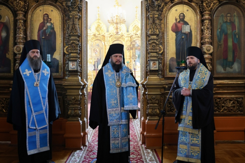 Епископ Россошанский и Острогожский Дионисий сослужил Преосвященным Архипастырям в Знаменском кафедральном соборе города Борисоглебска