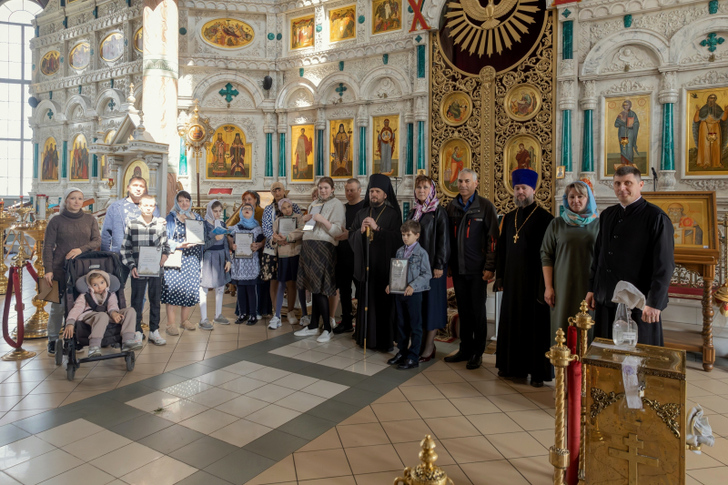 Правящий архиерей принял участие в подвели итогов акции «Пасхальная радость - детям» в Россошанском благочинии