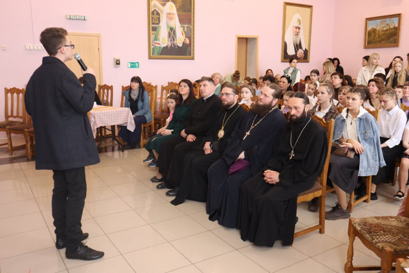 Правящий Архиерей принял участие в праздничном мероприятии «Семейные мастерские «Пасхальный сувенир»»