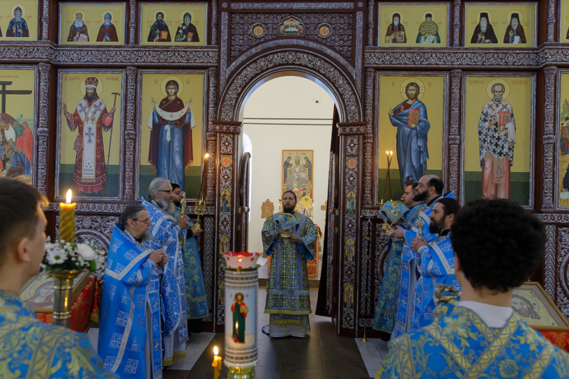 В праздник Сретения Господня Преосвященнейший епископ Дионисий совершил Литургию в Воскресенском соборе Белогорского мужского монастыря