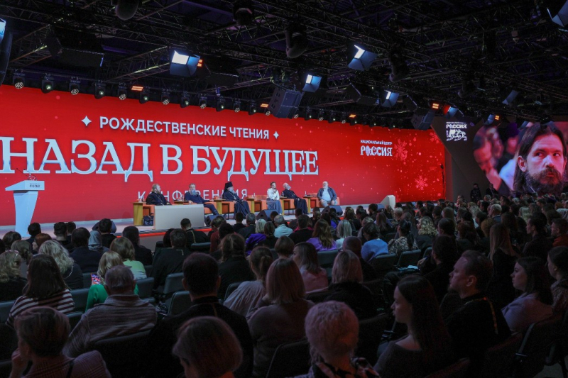 Сотрудник отдела по взаимодействию Церкви с обществом и СМИ Россошанской епархии матушка Василисса Мясоедова посетила конференцию «Назад в будущее», прошедшую в Национальном центре «Россия»