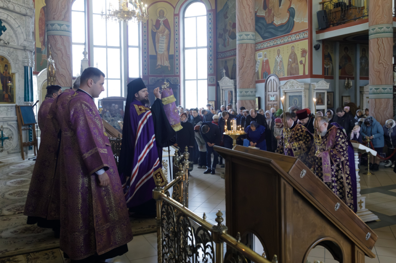 В праздник сорока Севастийских мучеников епископ Дионисий совершил Литургию в Свято-Ильинском кафедральном соборе г. Россоши