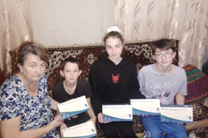 В гуманитарном центре Острогожского благочиния состоялась очередная раздача гуманитарной помощи