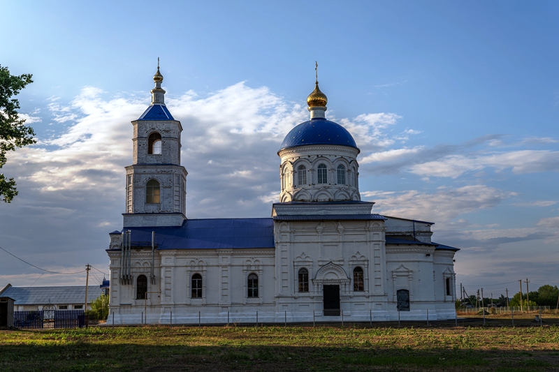 Храм во имя святого Великомученика и Целителя Пантелеймона с. Пришиб