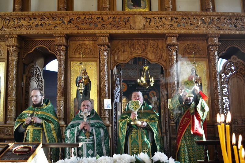  В Космо-Дамиановском храме села Краснолипье Репьевского района молитвенно отметили престольное торжество храма