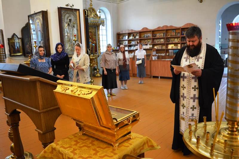 В Казанский храм поселка Каменка принесен ковчег с мощами священномученика Петра (Зверева) архиепископа Воронежского
