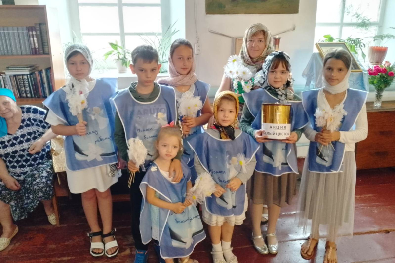 В Калачеевском благочинии проходит благотворительная акция «Белый цветок» 
