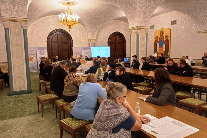 Представитель отдела по взаимодействию Церкви с обществом и СМИ Россошанской епархии матушка Василиса Мясоедова приняла участие в секции, посвященной утверждению чистоты речи и профилактике сквернословия