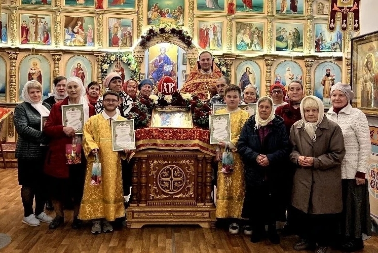 В Преображенском храме села Заболотовка торжественно встретили Светлое Христово Воскресение