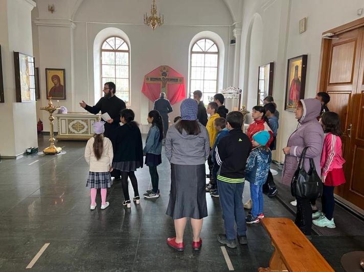 Воспитанники социально-реабилитационного центра посетили Свято-Тихоновский соборный храм