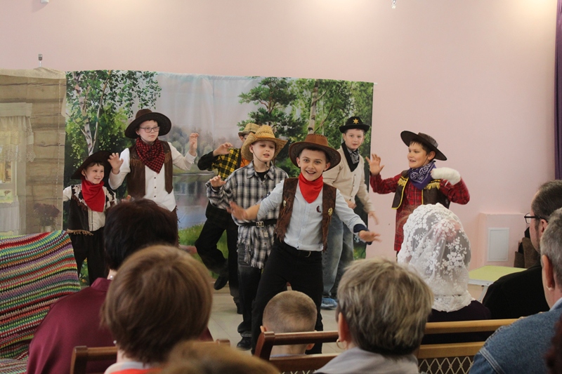 В Духовно-просветительском центре города Острогожска был показан Пасхальный спектакль «Как Колобков Машу спасал»