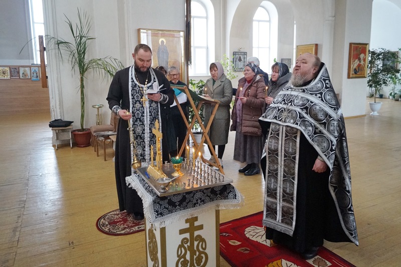 Соборная панихида в годовщину начала специальной военной операции в селе Верхний Мамон