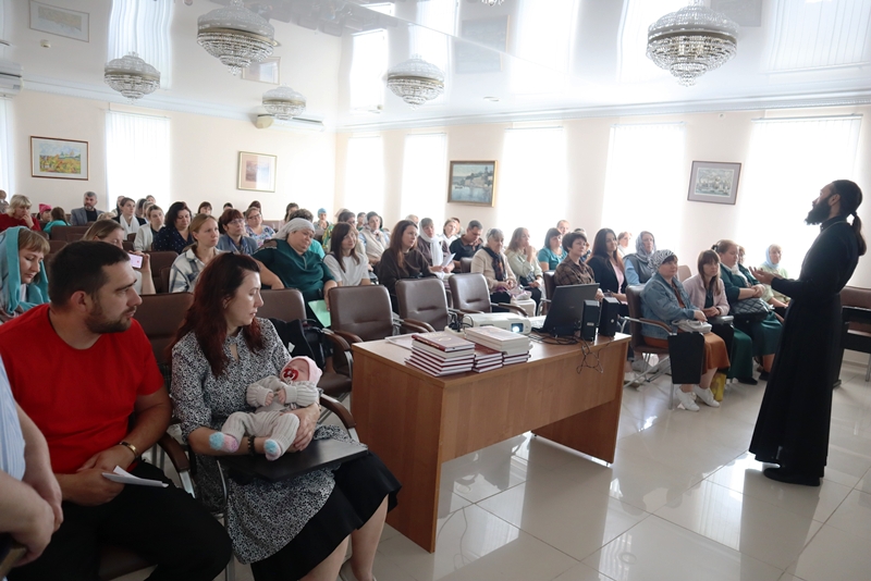 В Россоши состоялось собрание для родителей воспитанников воскресной школы «Добро» Свято-Ильинского кафедрального собора