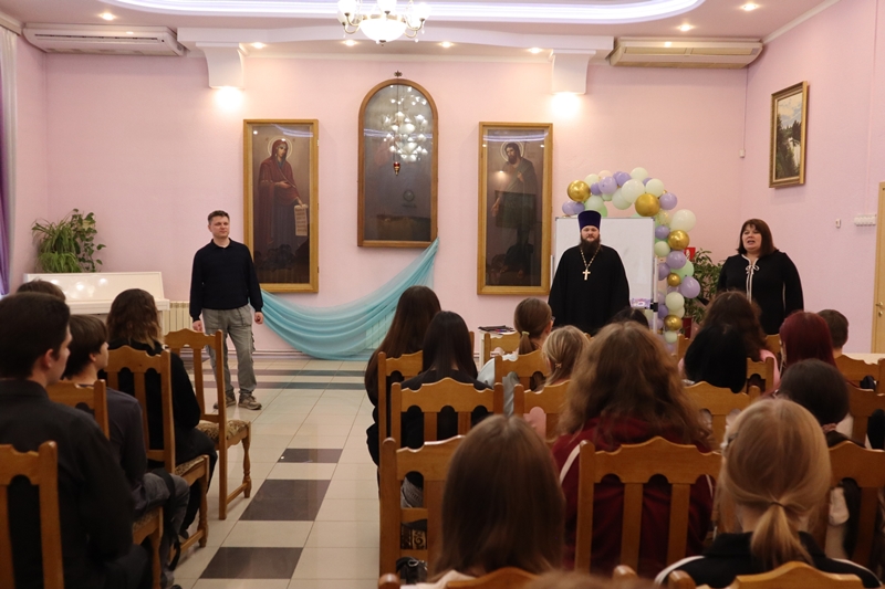 В воскресной школе «Добро» Ильинского кафедрального собора г. Россошь состоялась стратегически деловая игра со студентами ССУЗов