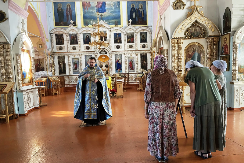 В селе Новотолучеево Воробьевского района помолились о упокоении пострадавших в результате воздушного нападения в День памяти и скорби