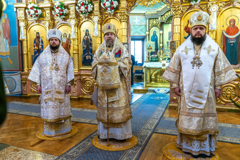 В Покровском соборе города Воронежа совершено соборное богослужение Архипастырей епархий Воронежской митрополии