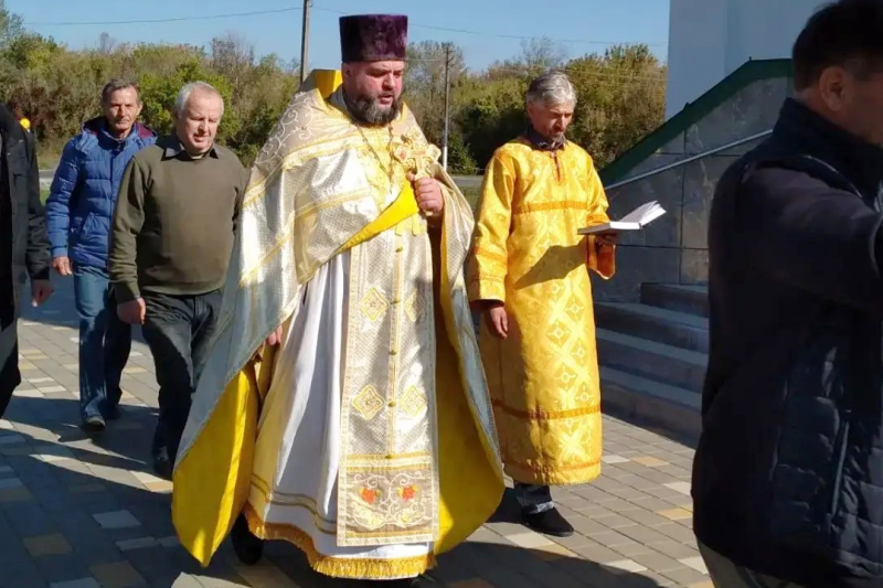 В Свято-Троицком храме села Новомеловатка Калачеевского района прошел первый братский молебен и крестный ход