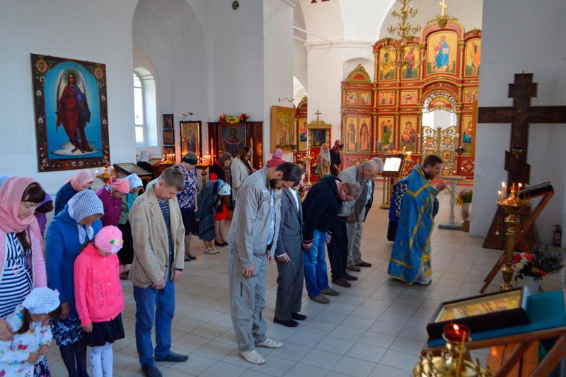 Божественная литургия в храме Покрова Божией Матери сл. Шапошниковка