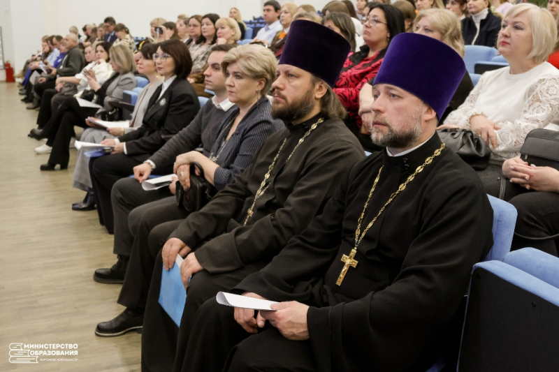 Клирик Калачеевского церковного округа принял участие в работе форума «Синергия государства и общественности в развитии образования. Наследие П. Ф. Каптерева»