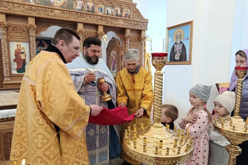 Воспитанники Новомеловатского детского сада посетили местный храм Святой Живоначальной Троицы