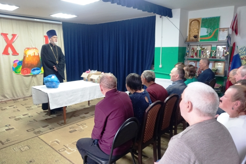 В дни Светлой седмицы священник совершил пастырский визит в Богучарский психоневрологический интернат