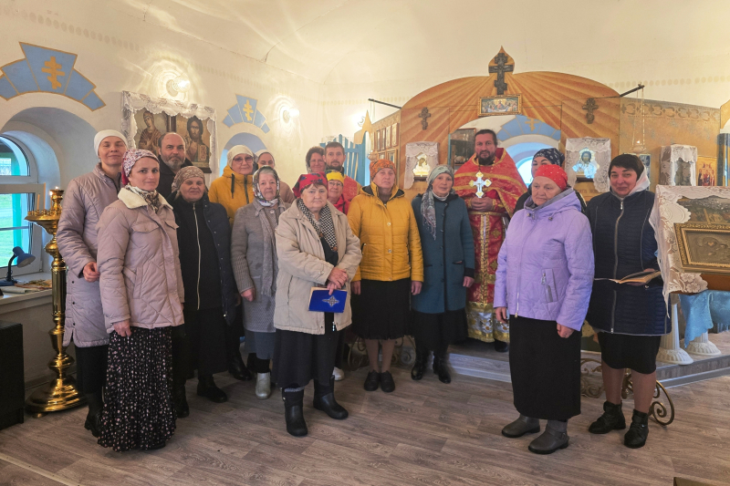Во вторник Светлой седмицы иерей Димитрий Ткаченко совершил Литургию в храме иконы Божией Матери «Казанская» села Семеновка