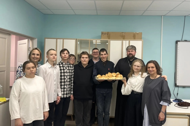 Просветительское мероприятие со священником в школе слабовидящих КОУ ВО «Павловская школа‑интернат № 1»