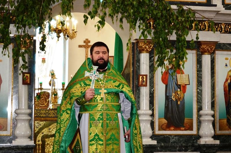 В Казанском храме города Павловска состоялось праздничное богослужение в день Святой Троицы