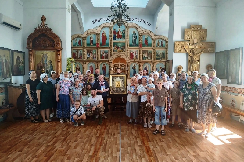 Крестный ход с чудотворной иконой Божией Матери «Избавительница от бед» прошел по территории Россошанского благочиния