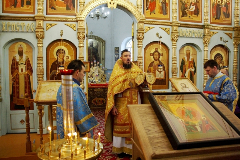 Воскресное богослужение в Казанском храме Каменки