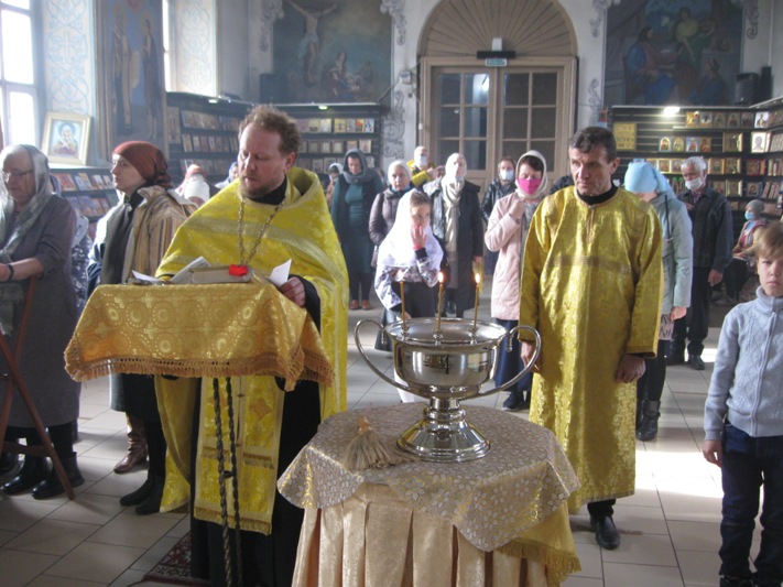 В Воскресной школе имени святителя Серафима (Соболева) состоялся молебен перед началом нового учебного года