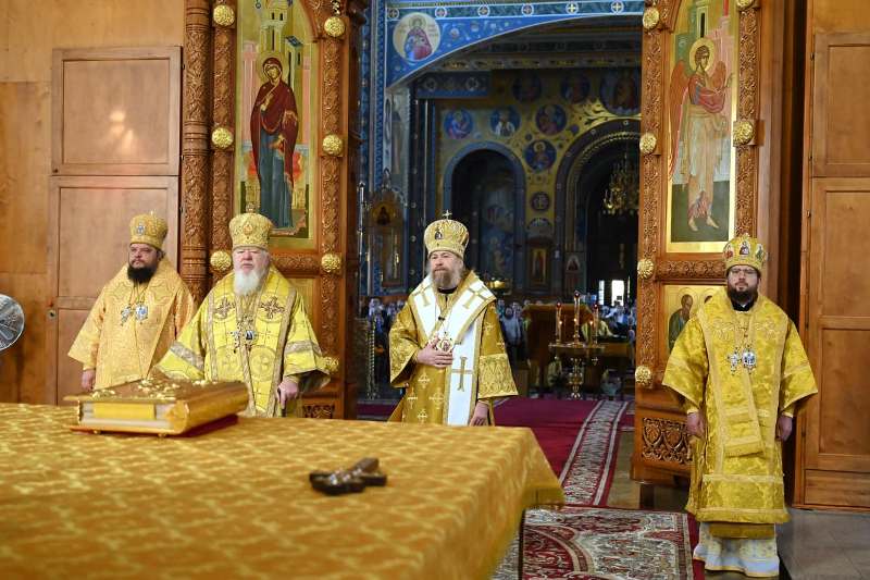 В праздник Собора Воронежских святых в Благовещенском кафедральном соборе г. Воронежа совершено соборное богослужение Архипастырей и духовенства
