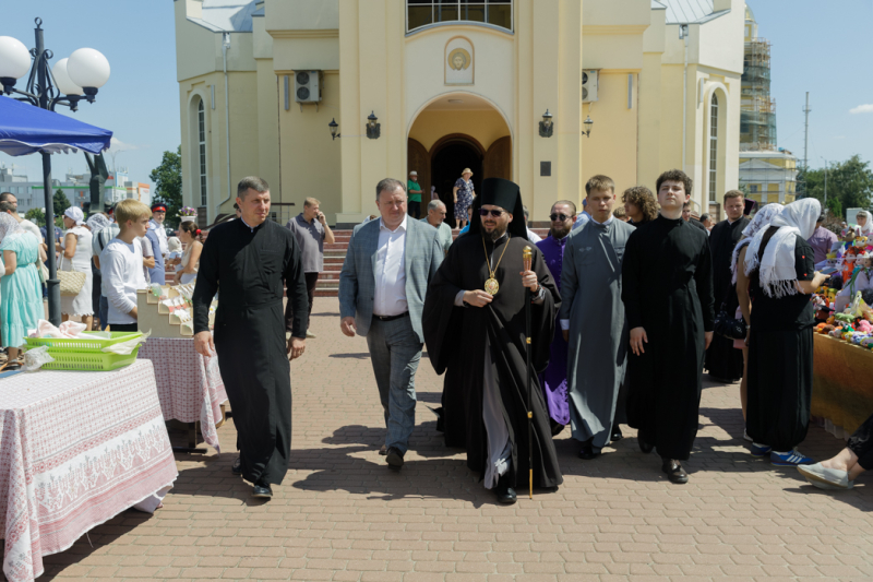Правящий Архиерей открыл традиционную благотворительную ярмарку, посвященную престольному празднику Ильинского кафедрального собора