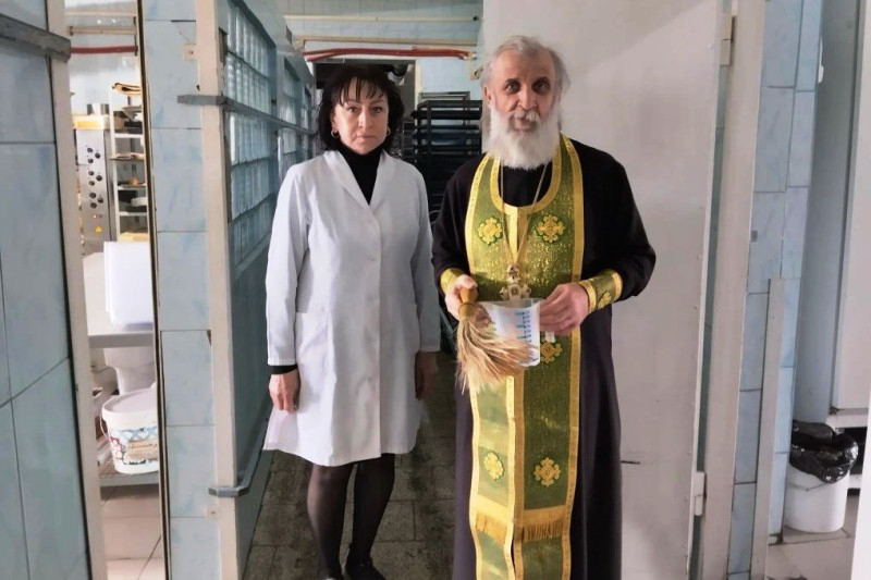 В Калачеевском районе освятили здание кондитерской пекарни «Сладкоежка»