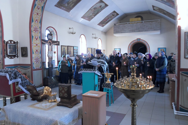 Частицы хитона Господня, а также частицы мощей святых прибыли в Кантемировское благочиние
