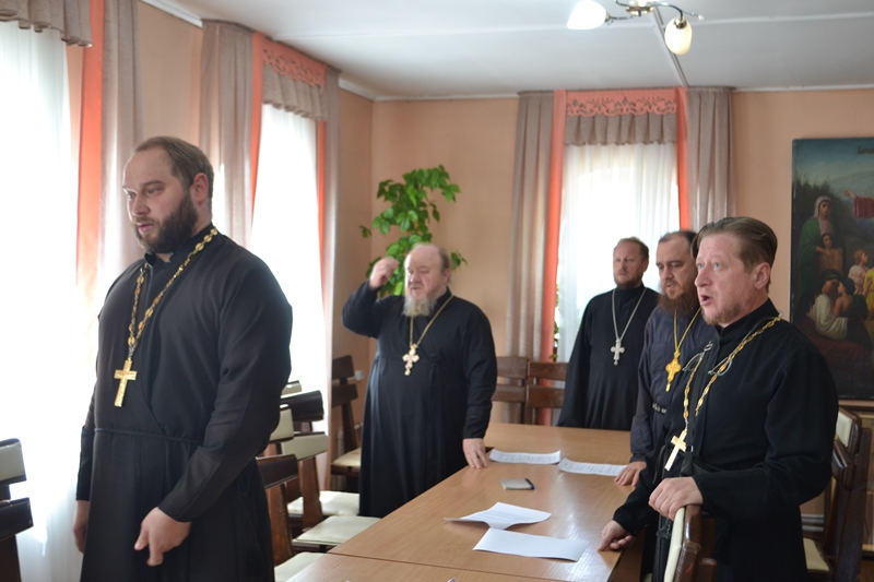 На приходе храма святого мученика Иоанна Воина города Богучар состоялось собрание благочиния