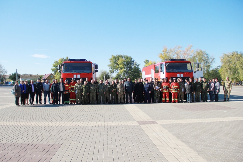 В Петропавловке состоялась торжественная церемония вручения ключей от двух новых пожарный автоцистерн пожарно-спасательной части № 50