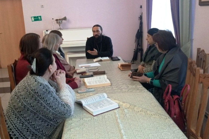 В рамках Патриаршей программы изучения Библии в воскресной школе «Добро» прошло занятие с педагогами