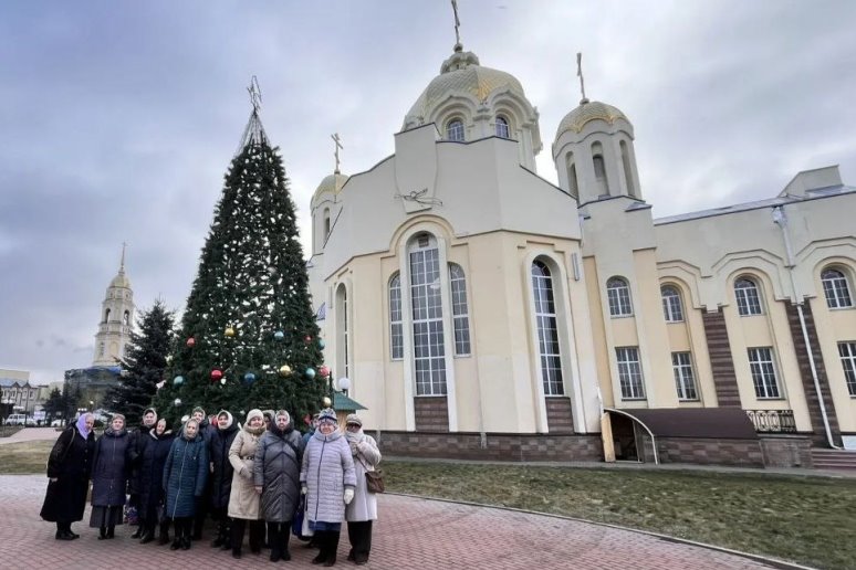 Паломники из Богучарского церковного округа совершили поездку в город Россошь