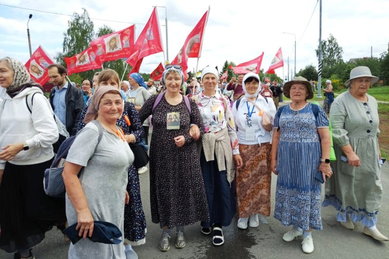 Паломники из Богучарского церковного округа приняли участие в Митрофано-Тихоновском крестном ходе