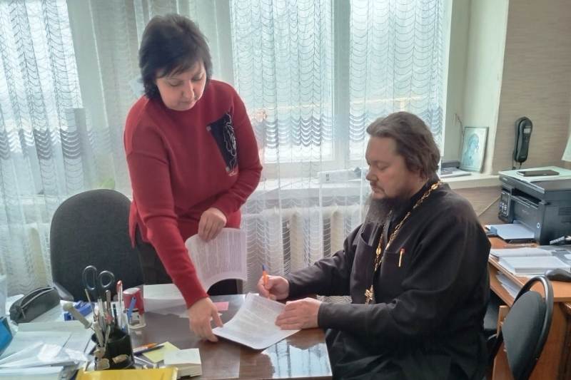 Договор о духовно‑нравственном воспитании школьников подписан в селе Гнилое Острогожского благочиния