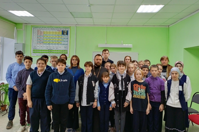 Священнослужитель провёл беседу с учащимися Мужичанской школы